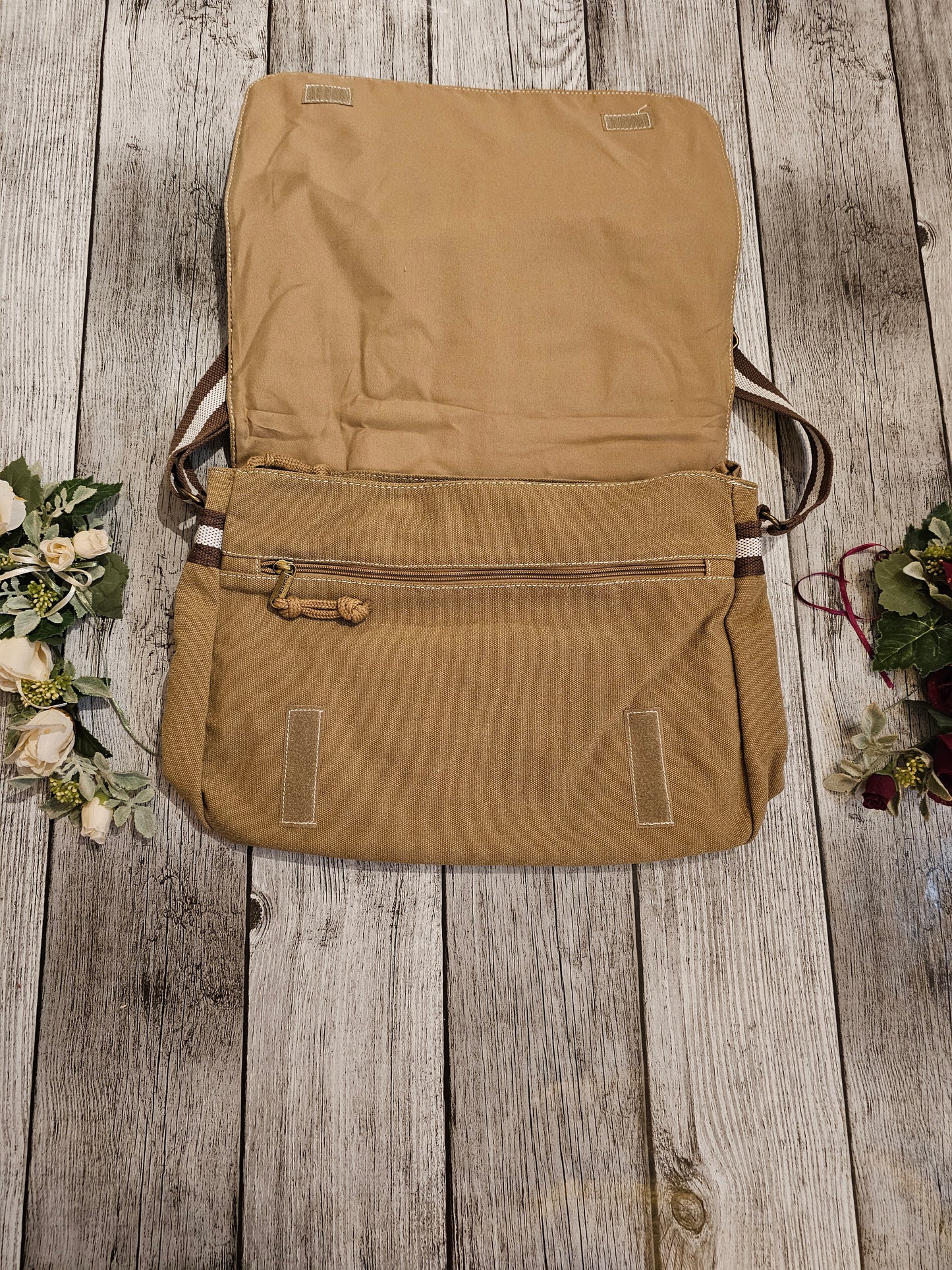 Umhängetasche mit Wunschmotiv Hunderasse und Wunschtext personalisiert als Geschenkidee durch die Pfötchenboutique