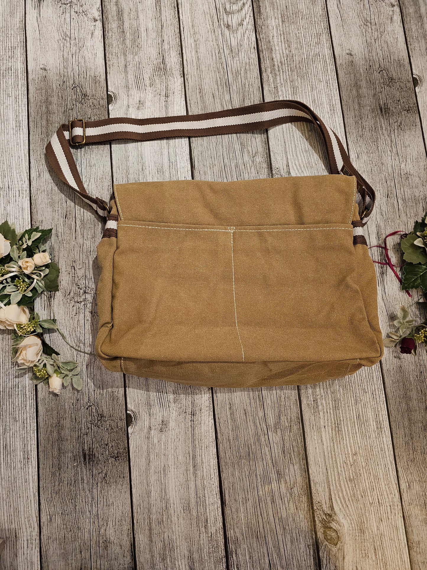 Umhängetasche mit Wunschmotiv Hunderasse und Wunschtext personalisiert als Geschenkidee durch die Pfötchenboutique