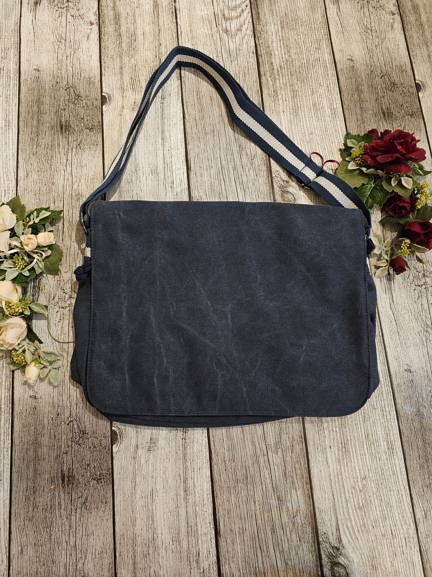 Umhängetasche mit Wunschmotiv Hunderasse und Wunschtext personalisiert als Geschenkidee durch die Pfötchenboutique