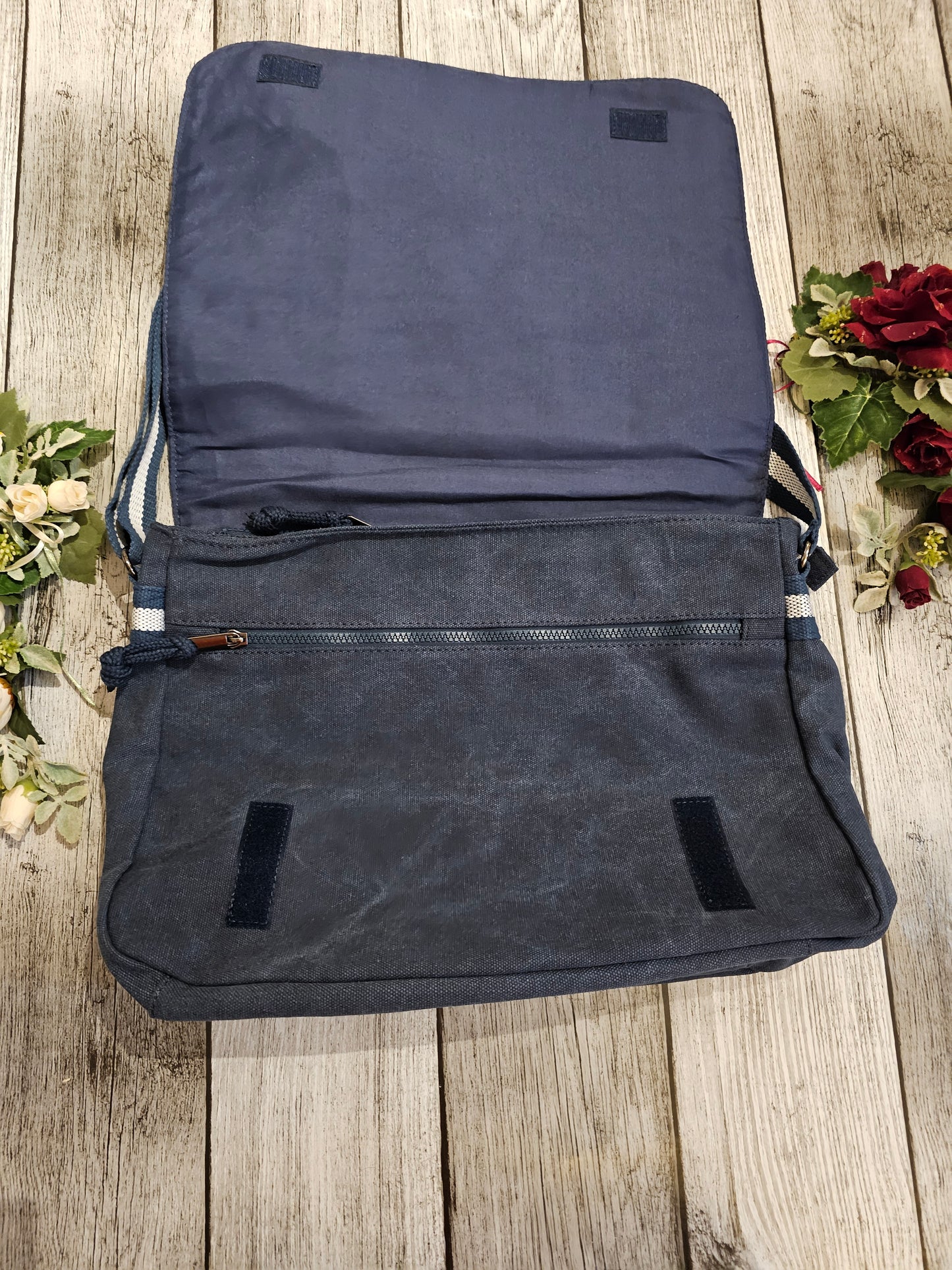 Umhängetasche mit Wunschmotiv Hunderasse und Wunschtext personalisiert als Geschenkidee durch die Pfötchenboutique