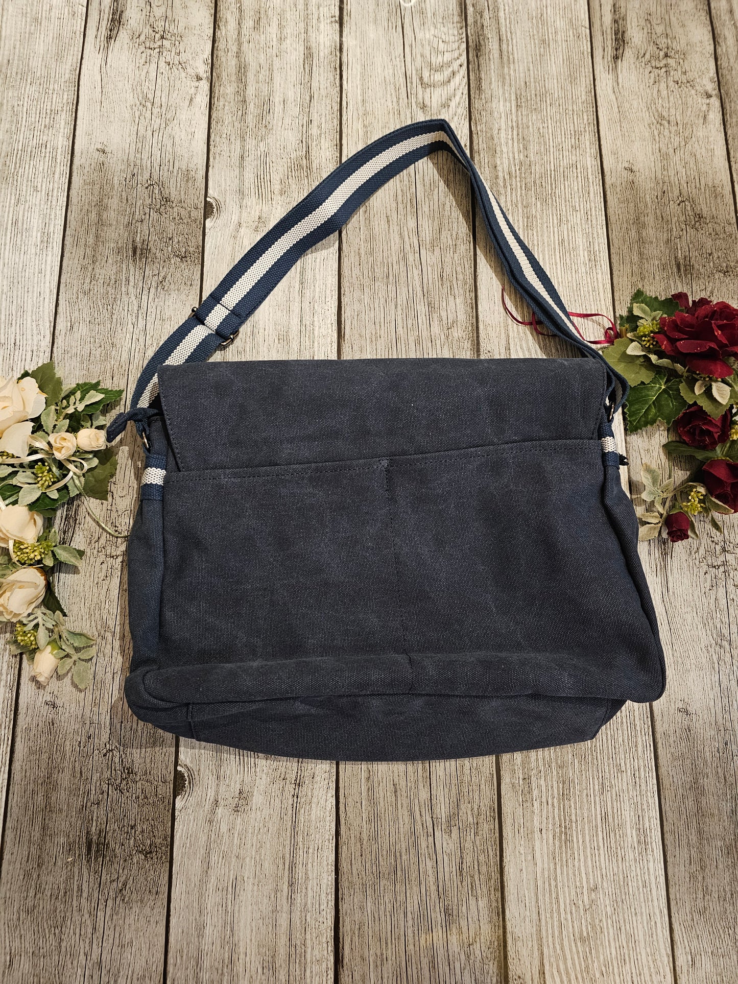 Umhängetasche mit Wunschmotiv Hunderasse und Wunschtext personalisiert als Geschenkidee durch die Pfötchenboutique