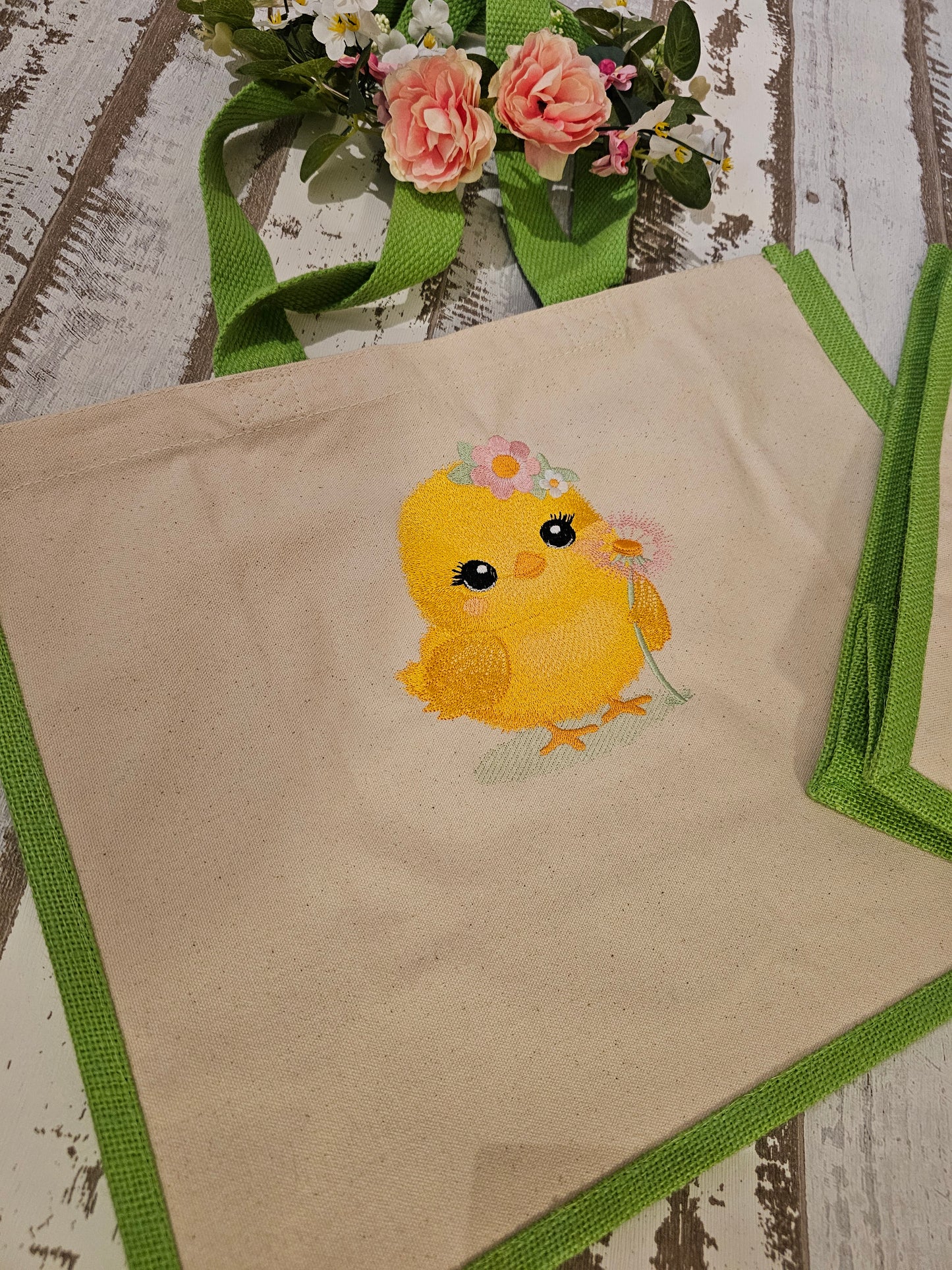 Bestickte Tüte mit einem Küken als Unikat und Geschenkidee zu Ostern von der Pfötchenboutique and Handmade