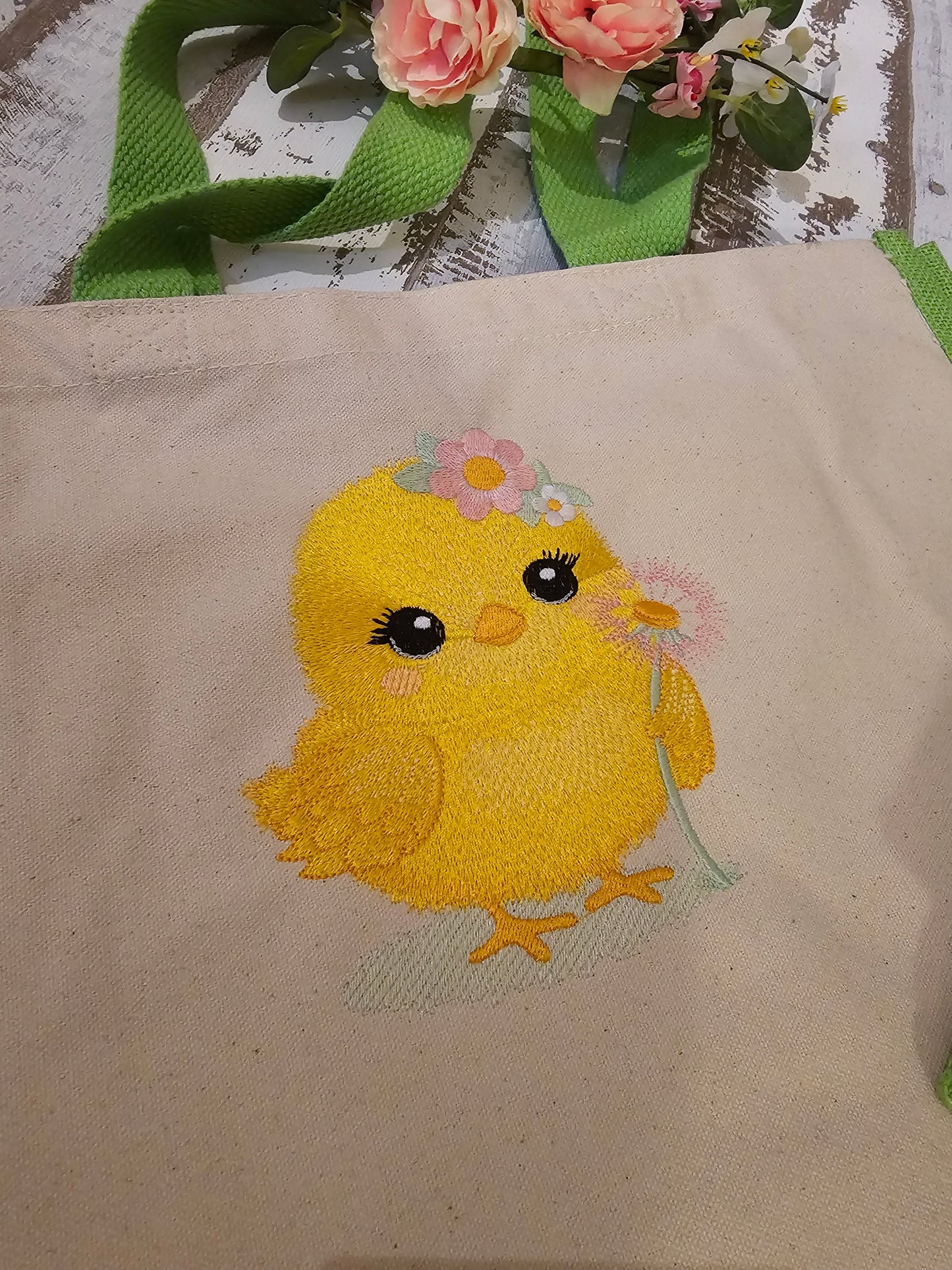 Bestickte Tüte mit einem Küken als Unikat und Geschenkidee zu Ostern von der Pfötchenboutique and Handmade