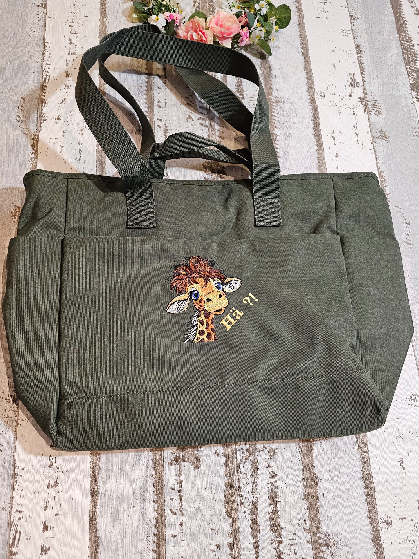 Shopper Grün mit gesticketer Giraffe von der Pfötchenboutique
