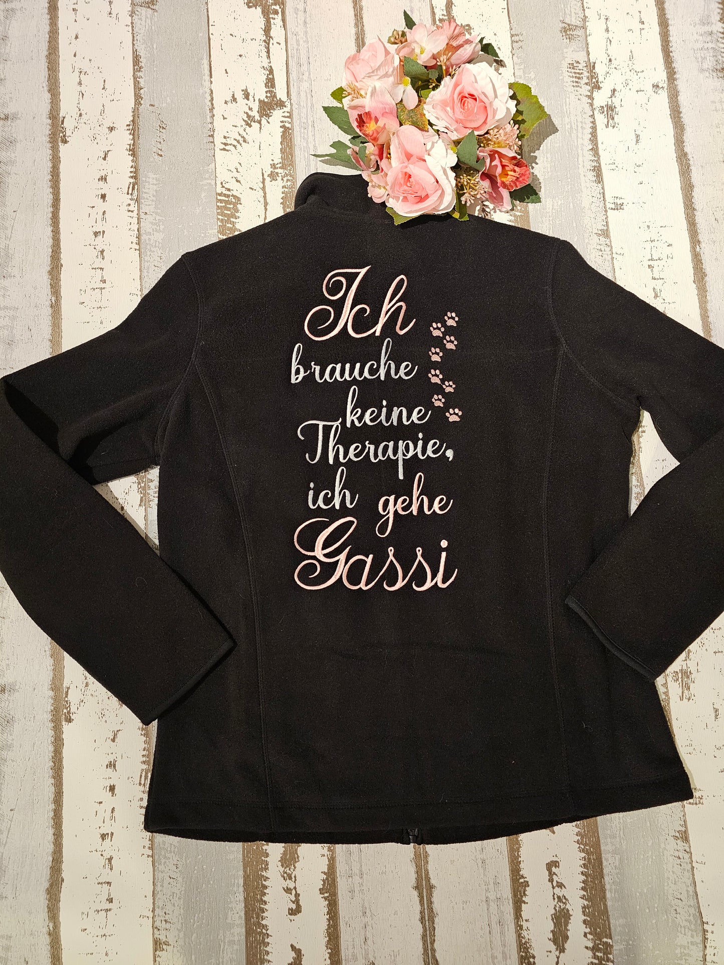 Bestickte Gassijacke "Ich brauche keine Therapie ich gehe Gassi" der Pfötchenboutique