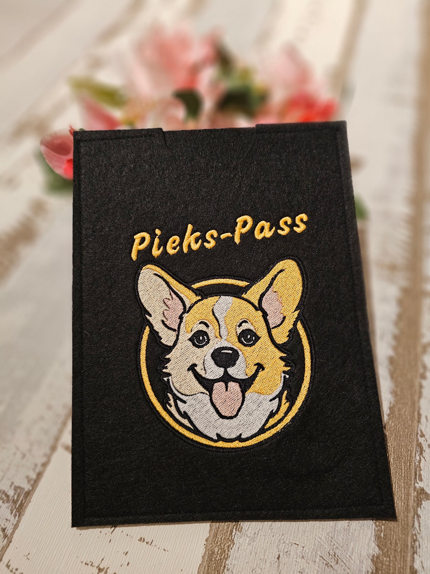 Hüllen für den EU Heimtierausweis und den Impfpass von Haustieren, bestickt mit Wunschmotiv Hund, Katze oder Hase durch die Pfötchenboutique