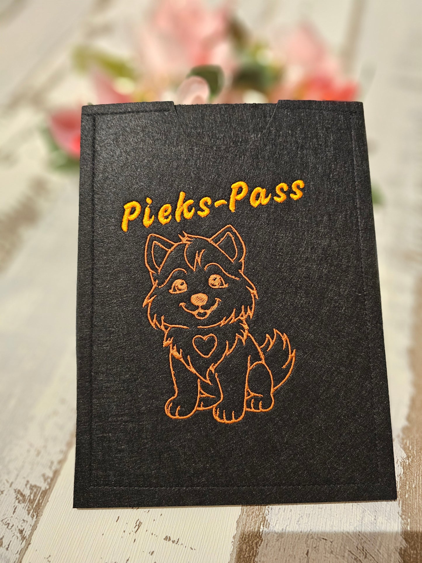 Hüllen für den EU Heimtierausweis und den Impfpass von Haustieren, bestickt mit Wunschmotiv Hund, Katze oder Hase durch die Pfötchenboutique