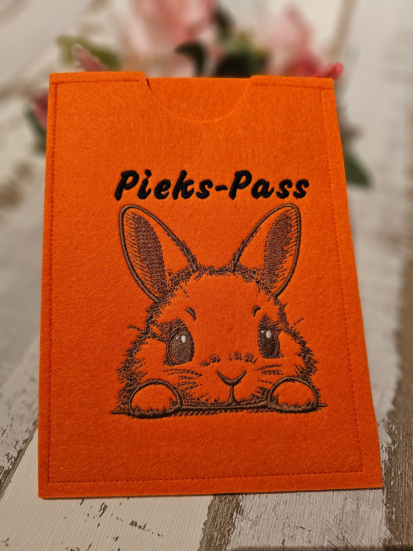 Hüllen für den EU Heimtierausweis und den Impfpass von Haustieren, bestickt mit Wunschmotiv Hund, Katze oder Hase durch die Pfötchenboutique