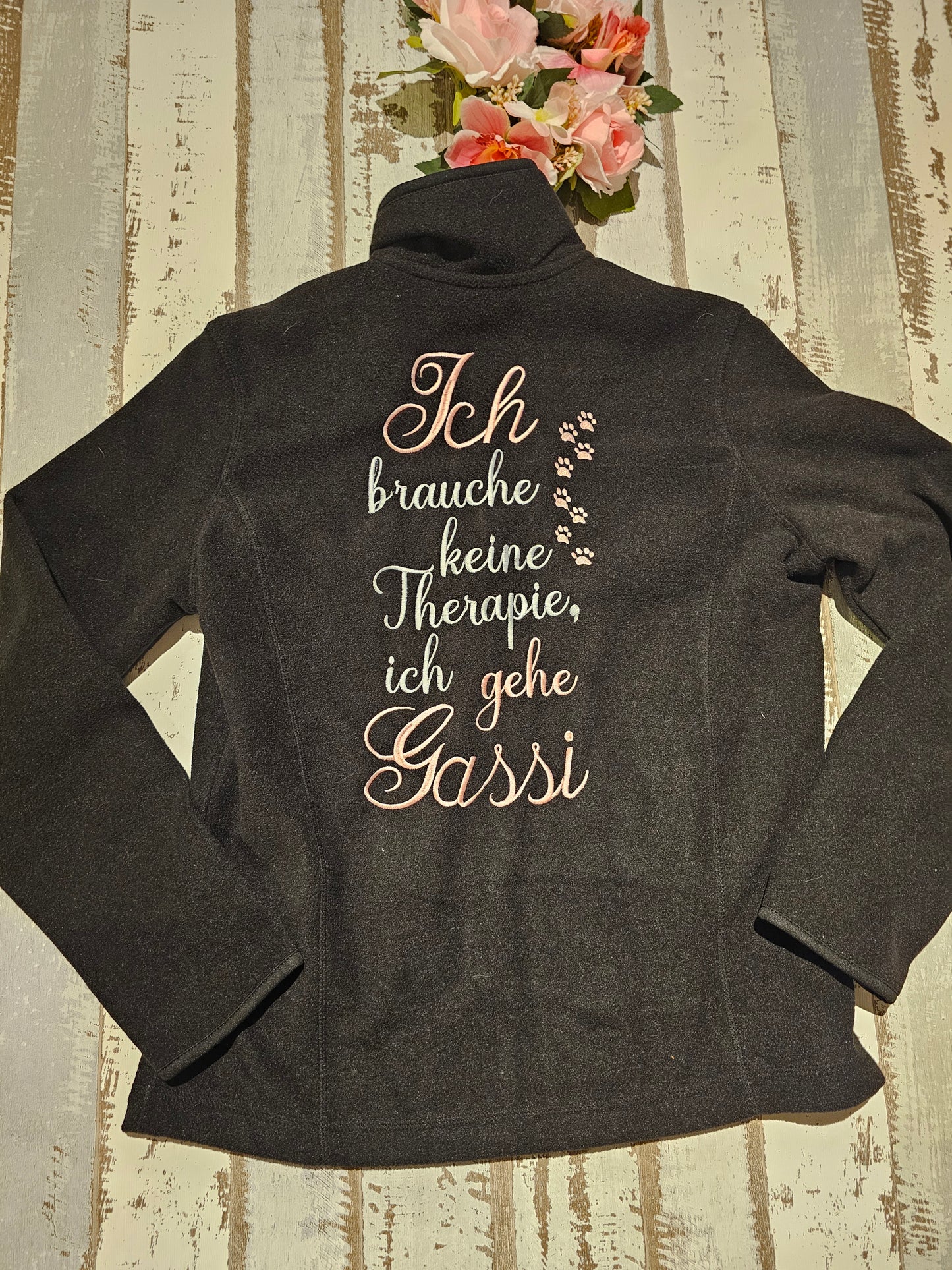 Bestickte Gassijacke "Ich brauche keine Therapie ich gehe Gassi" der Pfötchenboutique