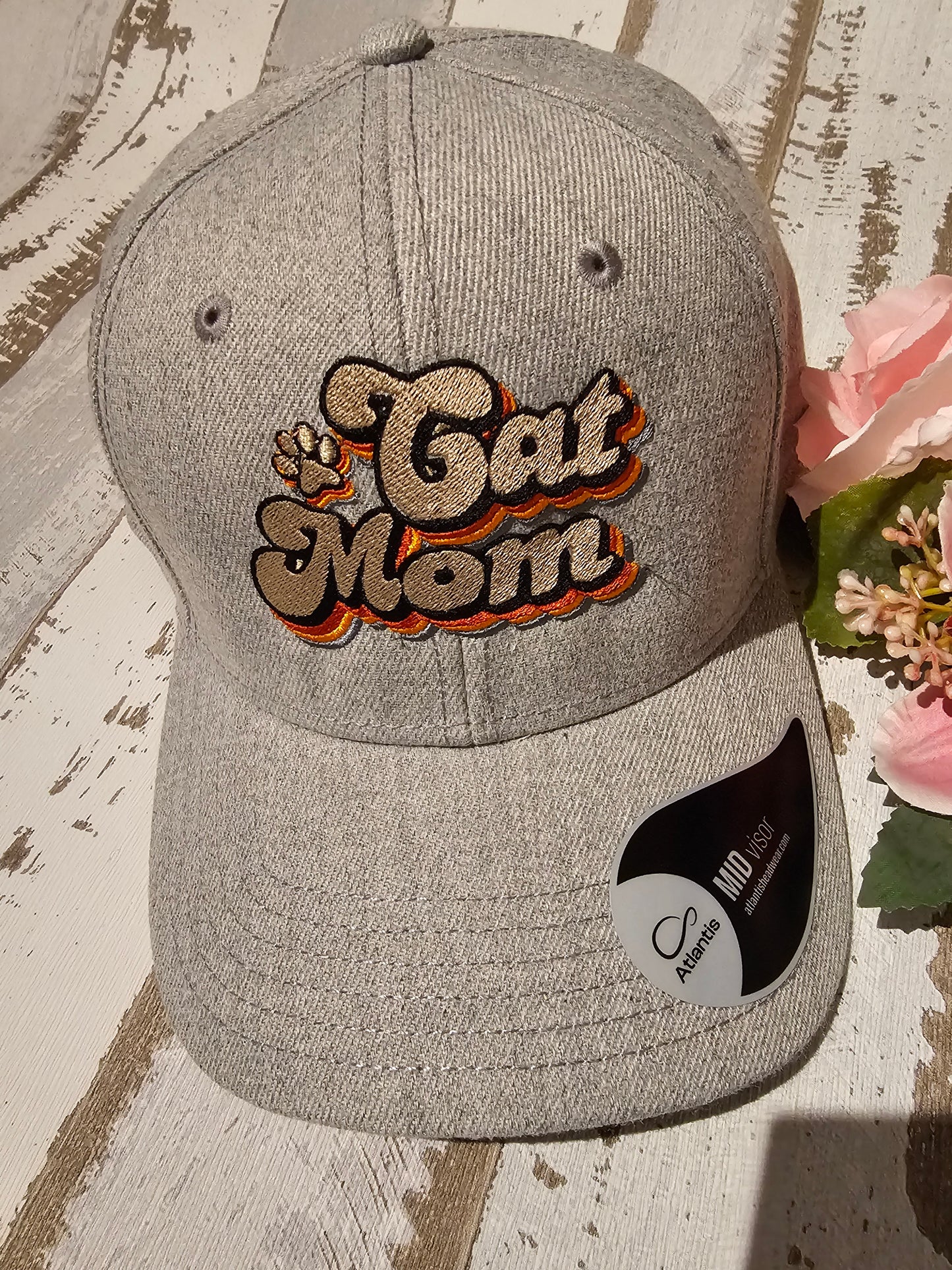 Bestickte Cappy mit dem Motiv "Cat mom" individualisierte Geschenkidee der Pfötchenboutique