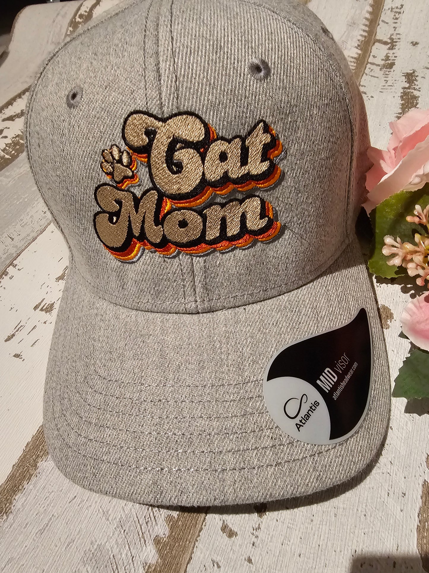 Bestickte Cappy mit dem Motiv "Cat mom" individualisierte Geschenkidee der Pfötchenboutique