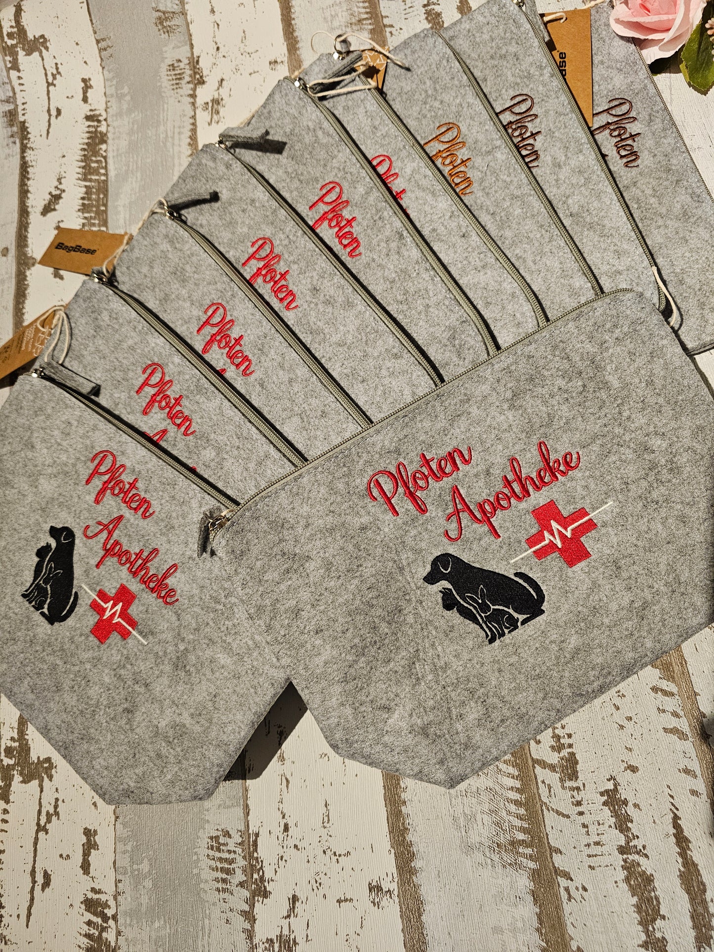 Bestickte Tasche "Pfotenapotheke"