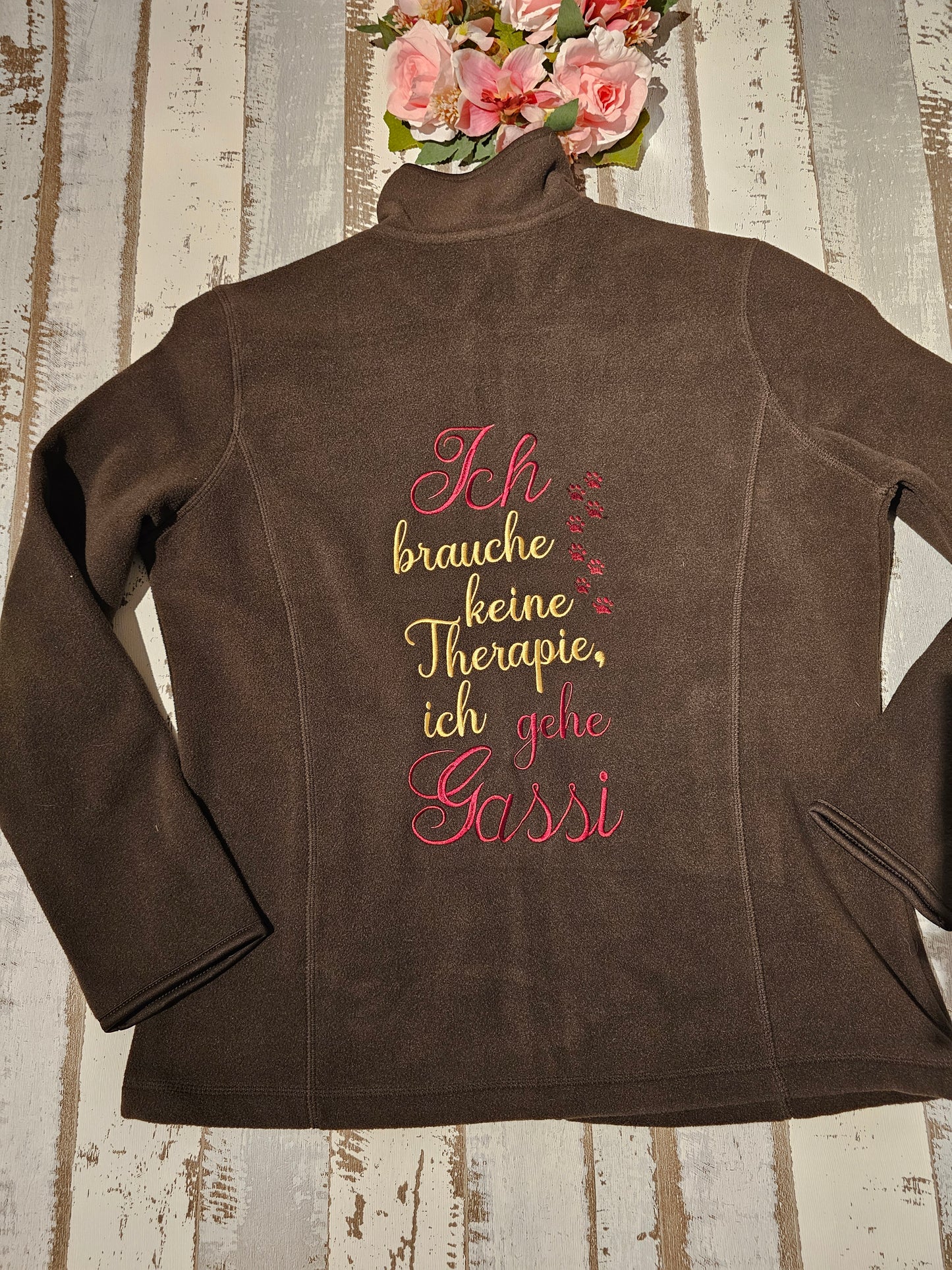 Bestickte Gassijacke "Ich brauche keine Therapie ich gehe Gassi" der Pfötchenboutique