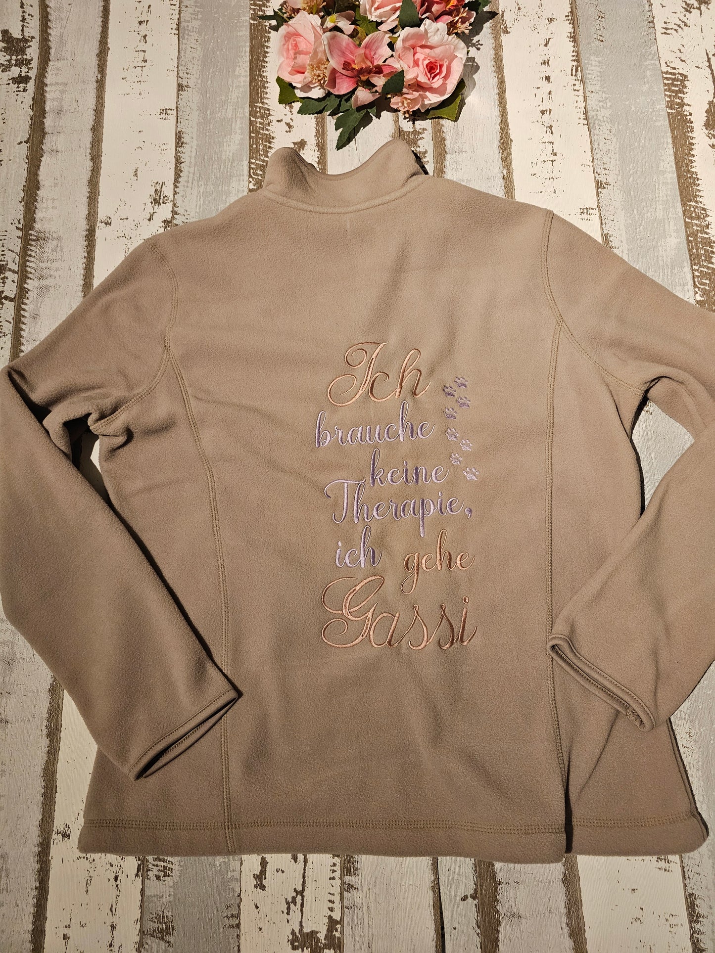 Bestickte Gassi Jacke "Keine Therapie" in verschiedenen Farben