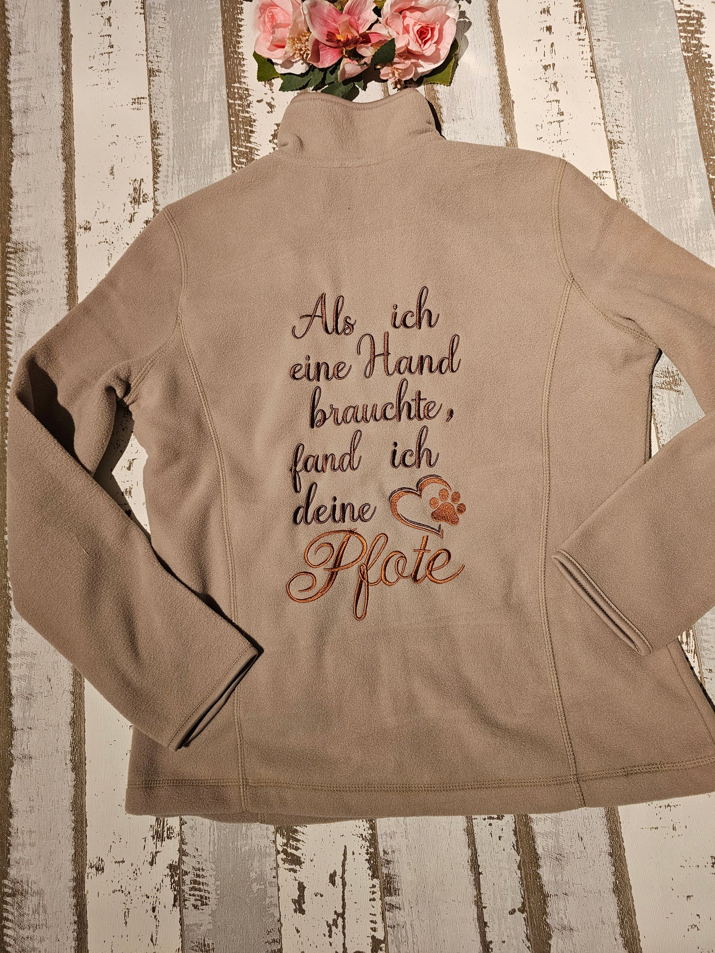 Bestickte Gassi Jacke "Pfote" in verschiedenen Farben