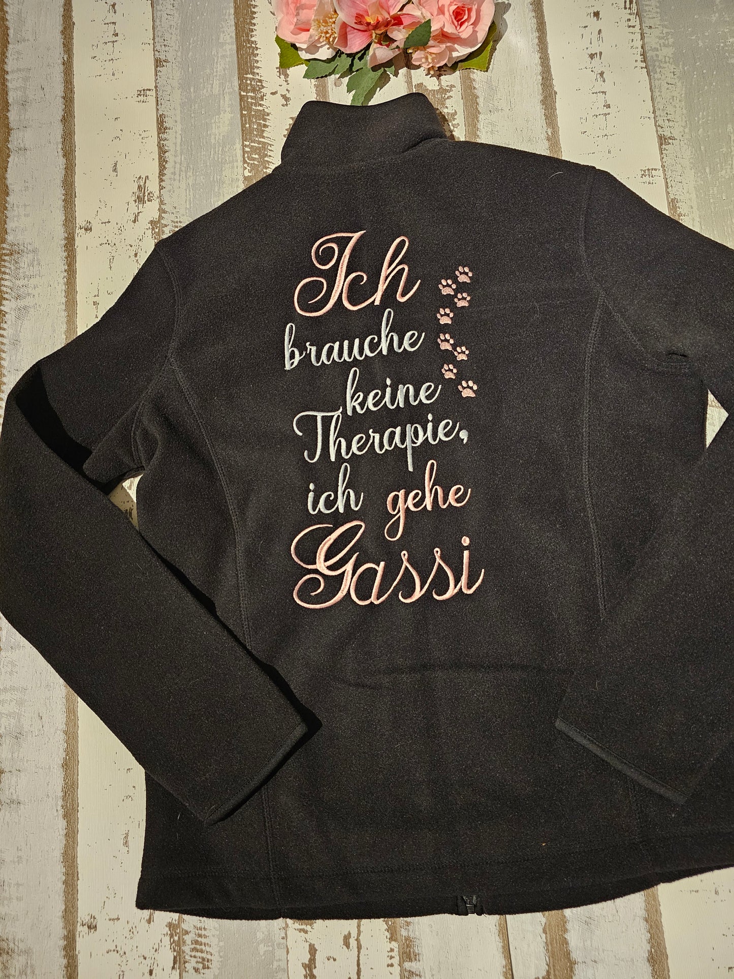 Bestickte Gassijacke "Ich brauche keine Therapie ich gehe Gassi" der Pfötchenboutique