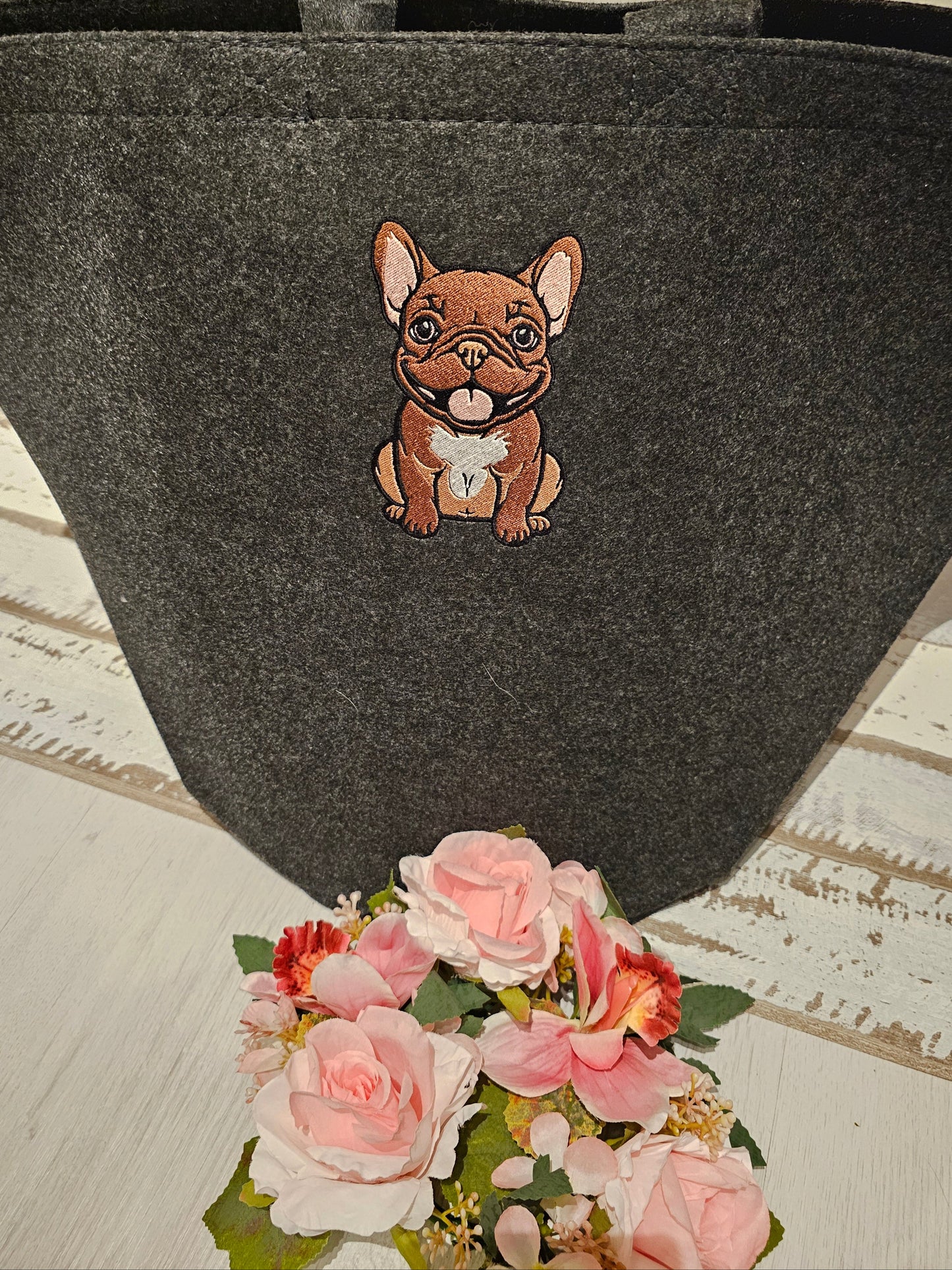 Spielzeugkorb für Hunde bestickt mit dem Motiv French Bulldog durch die Pfötchenboutique