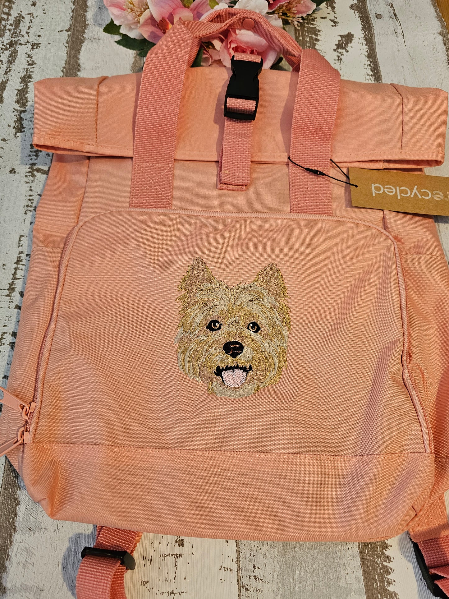 Rolltop Rucksack bestickt mit Hundemotiv nach Wahl von der Pfötchenboutique