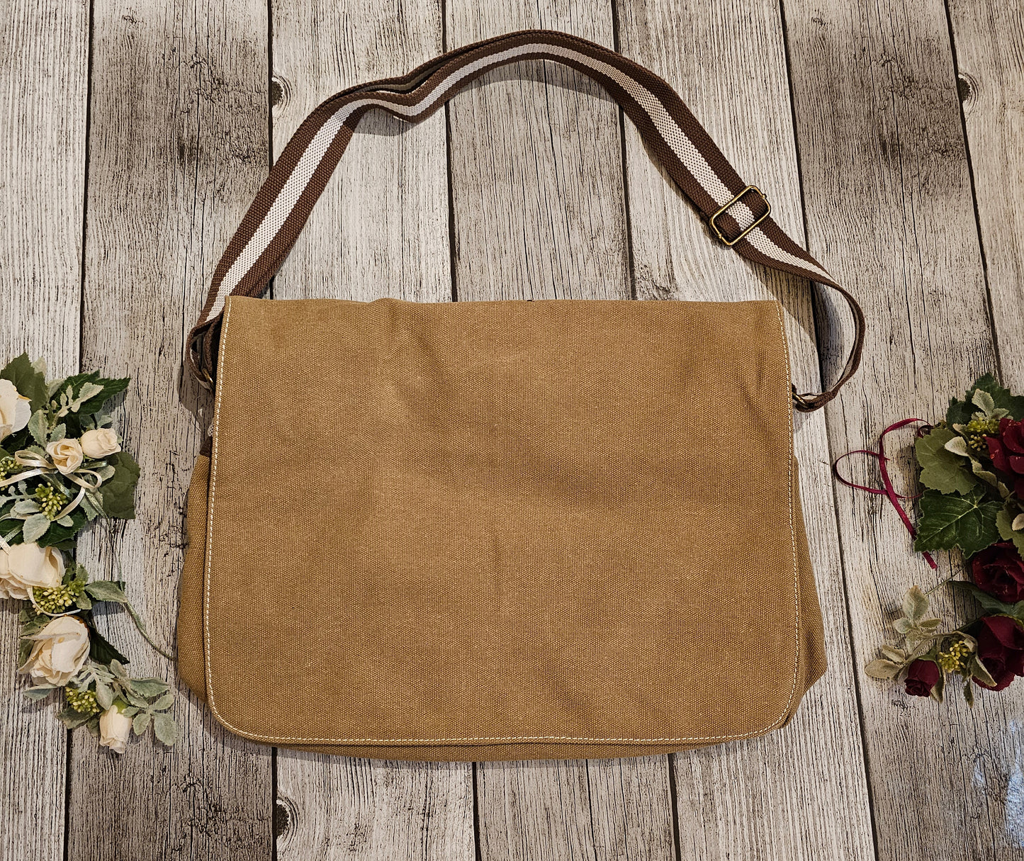 Umhängetasche mit Wunschmotiv Hunderasse und Wunschtext personalisiert als Geschenkidee durch die Pfötchenboutique