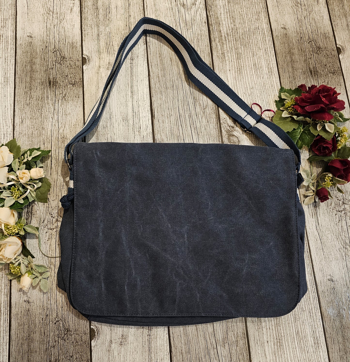 Umhängetasche mit Wunschmotiv Hunderasse und Wunschtext personalisiert als Geschenkidee durch die Pfötchenboutique