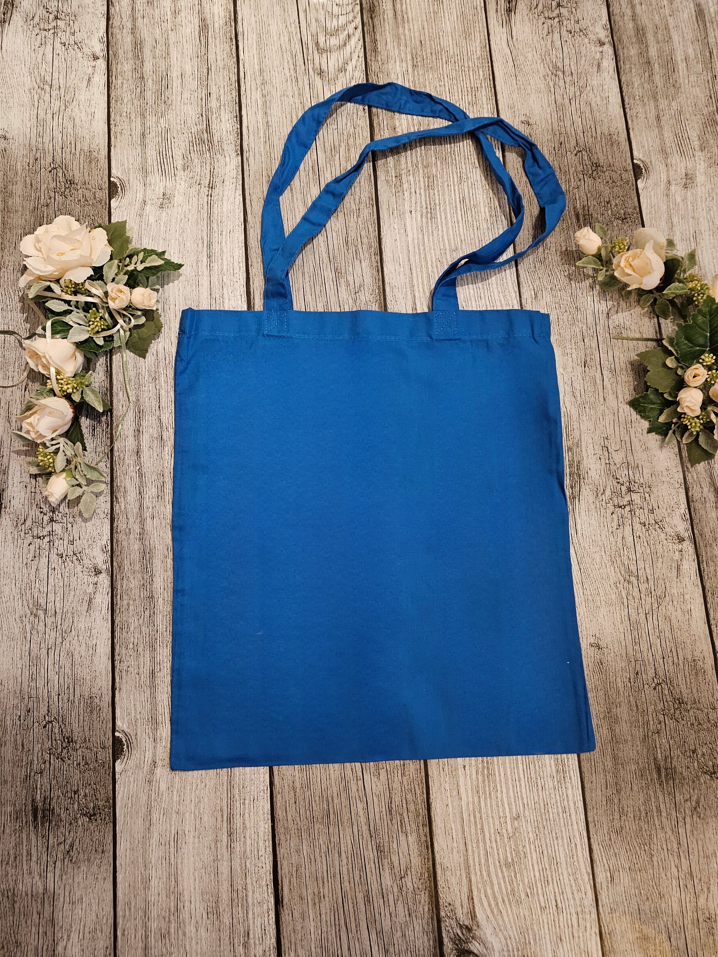 Einkaufstasche personalisiert mit Hunderasse Wunschmotiv und Wunschtext individualisiert durch die Pfötchenboutique hier in Blau