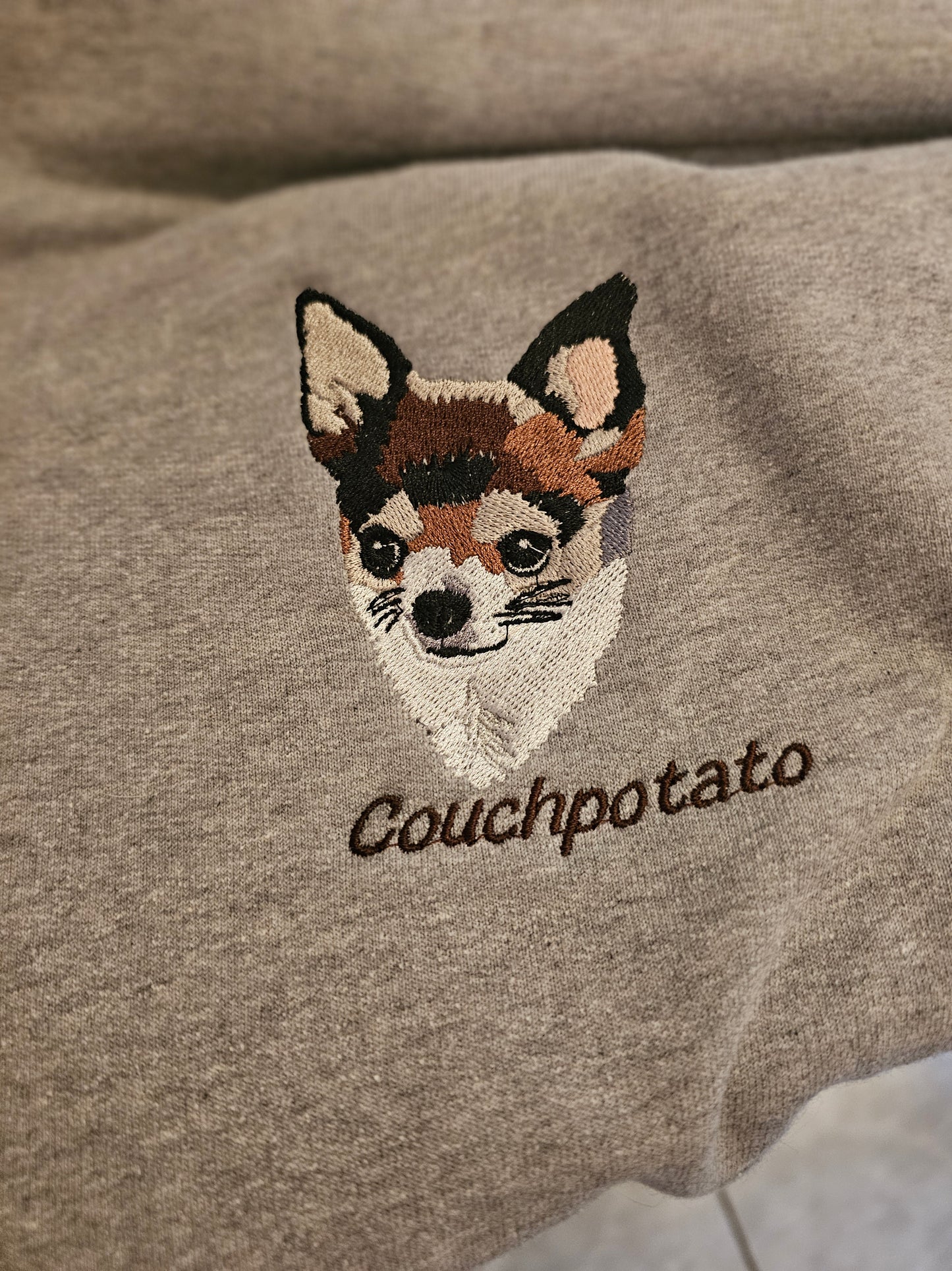 Jogginghose bestickt mit Tierportrait der Pfötchenboutique