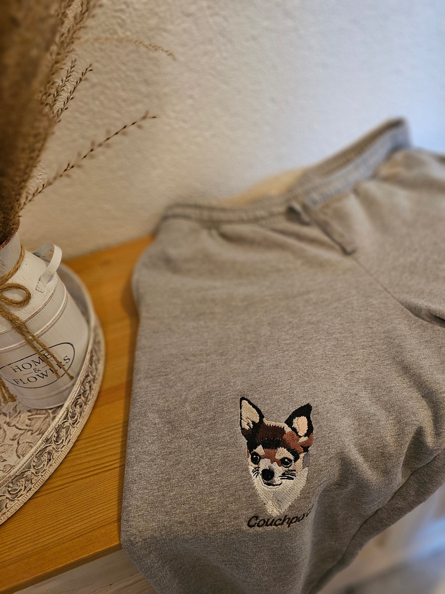 Jogginghose bestickt mit Tierportrait der Pfötchenboutique