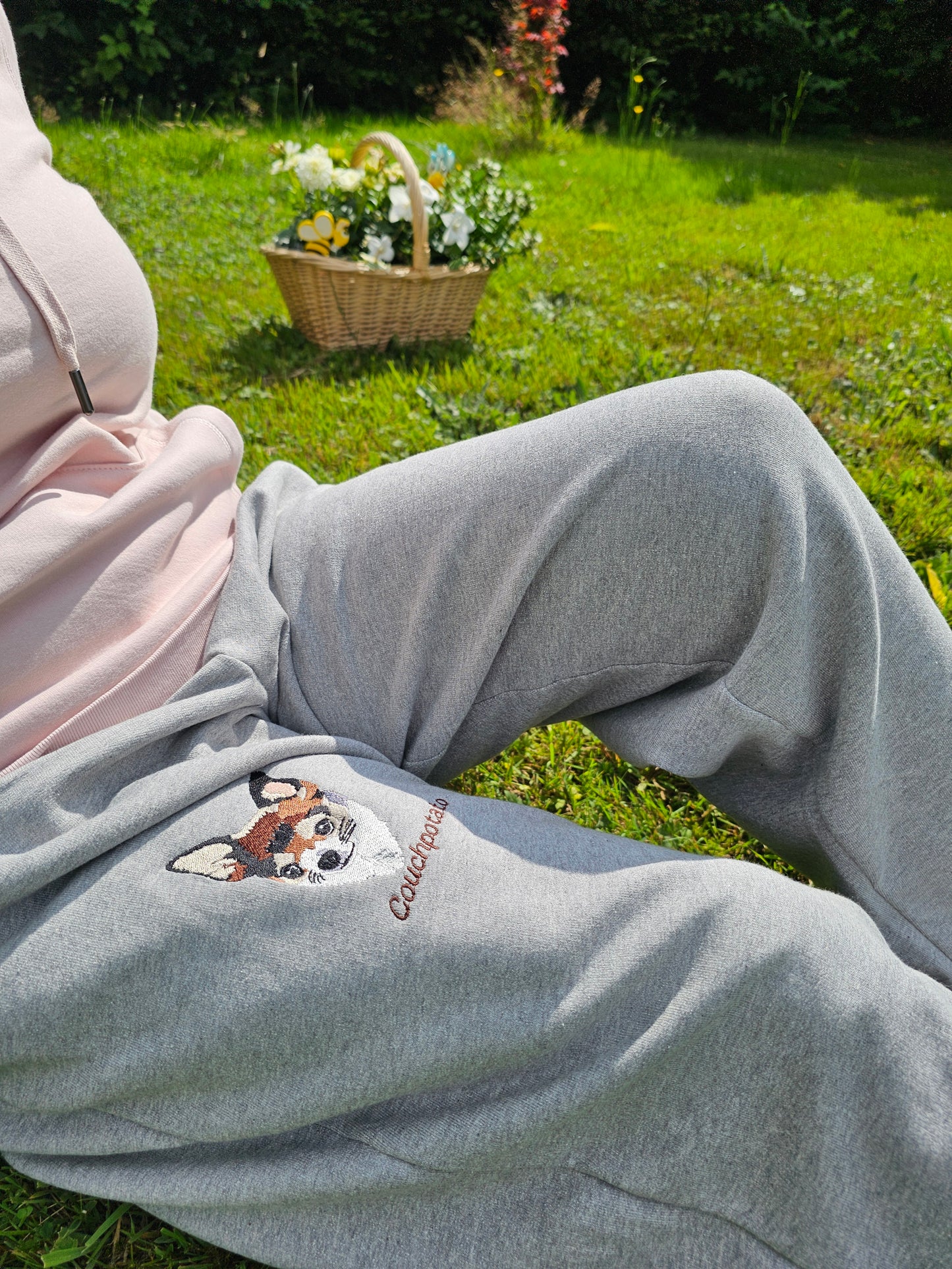 Jogginghose bestickt mit Tierportrait der Pfötchenboutique