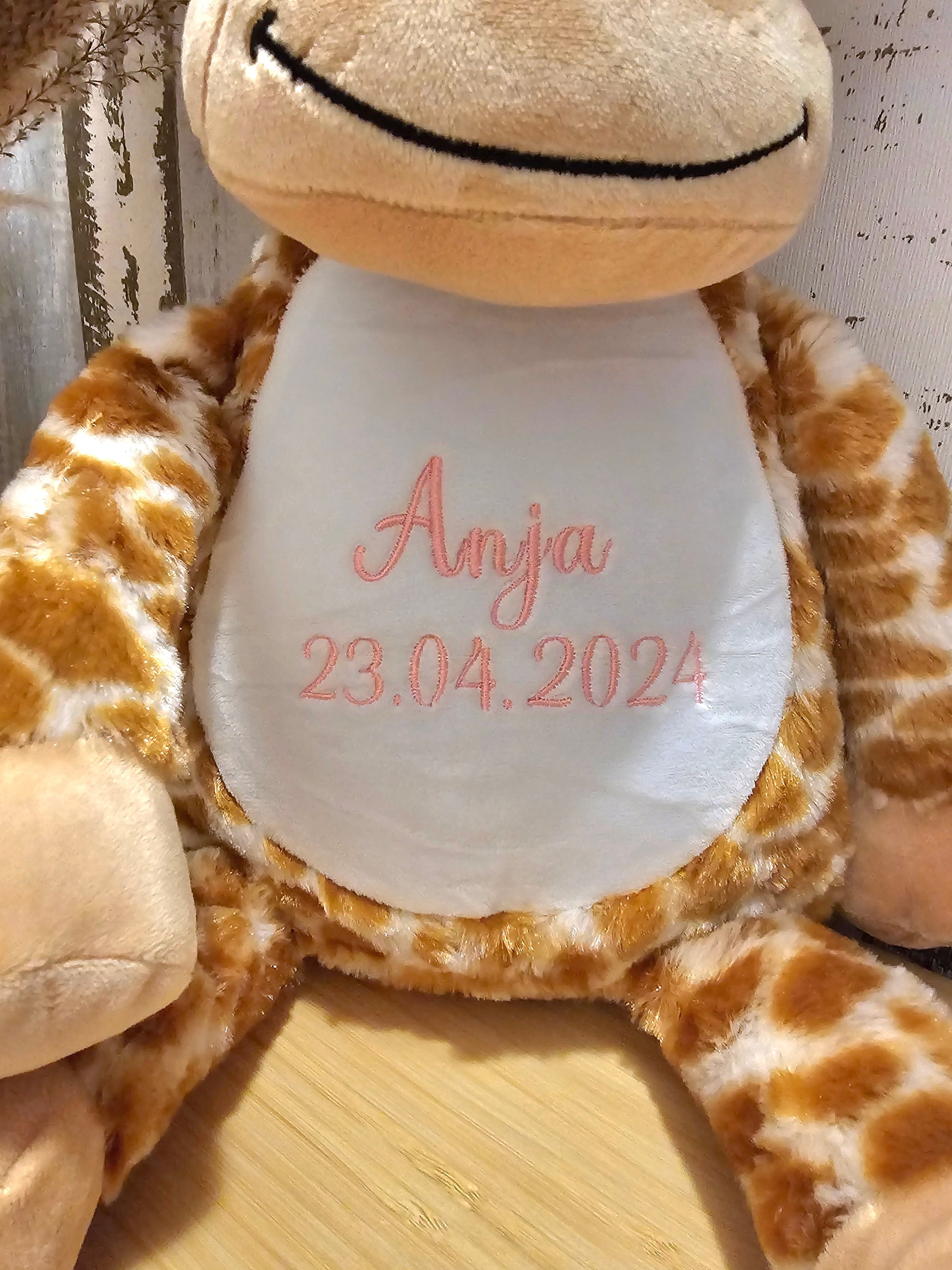 Besticktes Stofftier mit individuellem Sticktext Kuscheltier personalisierbar , Giraffe