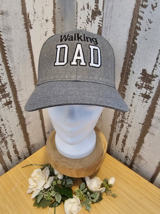 Cap mit Bestickung "Walking Dad" in Grau schwarz und weiss indivisualisiert durch die Pfötchenboutique
