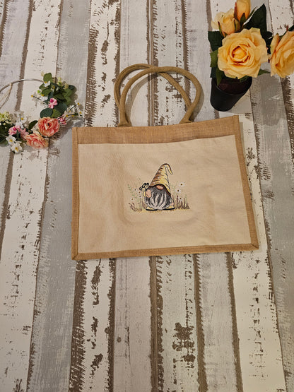 Bestickte Tüte mit einemWichtel als Unikat und Geschenkidee zu Ostern  von der Pfötchenboutique and Handmade