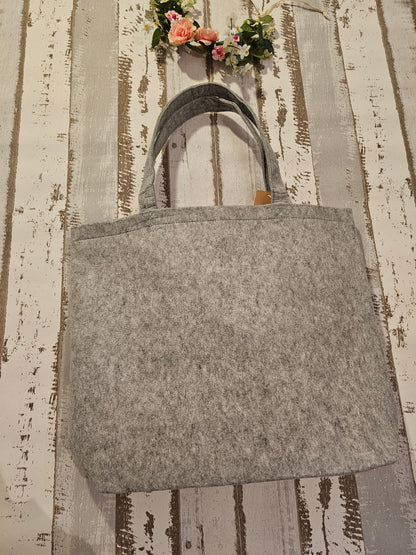 Große Filztasche mit Bestickung Dog Mom erdelt durch die Pfötchenboutique