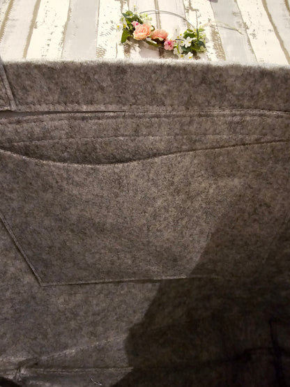 Große Filztasche mit Bestickung Dog Mom erdelt durch die Pfötchenboutique