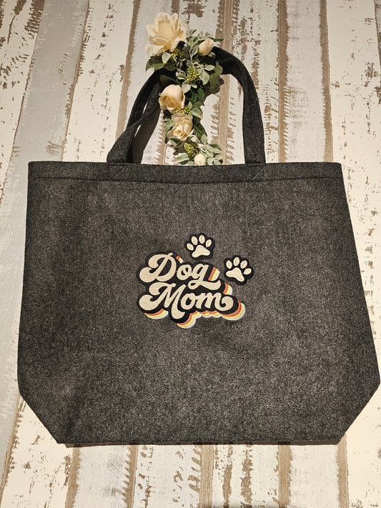 Große Filztasche mit Bestickung Dog Mom erdelt durch die Pfötchenboutique