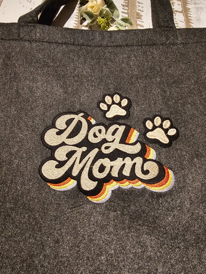 Große Filztasche mit Bestickung Dog Mom erdelt durch die Pfötchenboutique