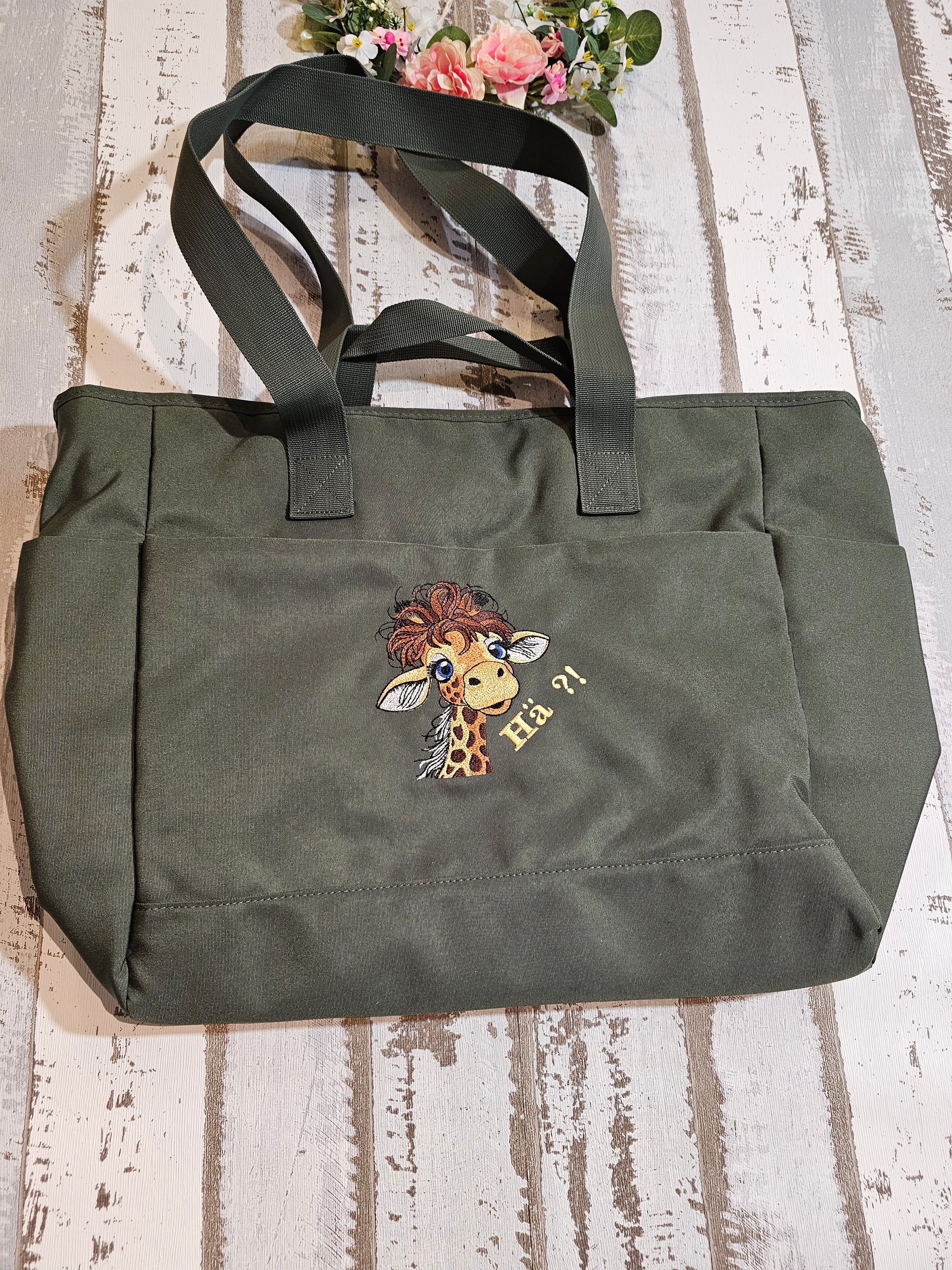 Shopper Grün mit gesticketer Giraffe von der Pfötchenboutique