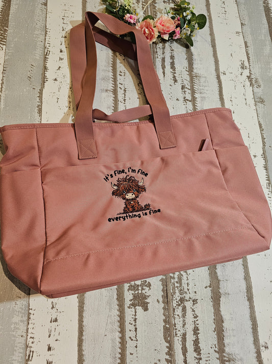 Rosa Tasche mit bestickter Highlandkuh hergestellt von der Pfötchenboutique