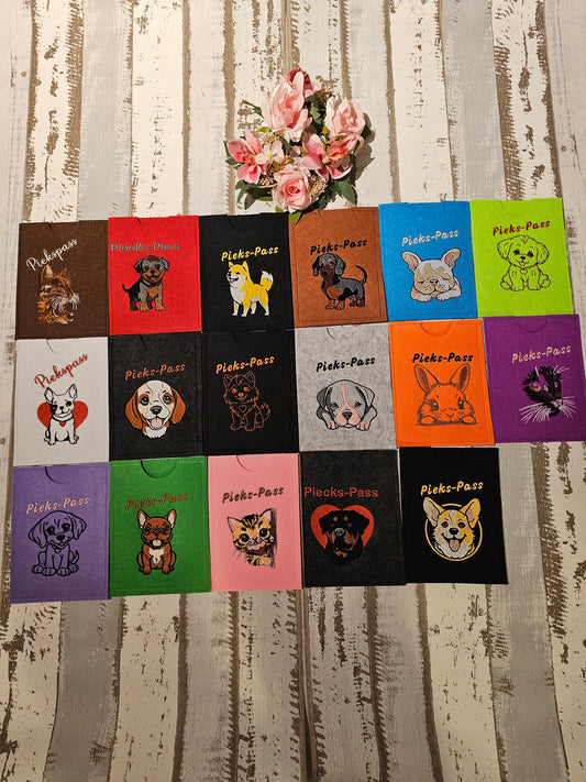 Hüllen für den EU Heimtierausweis und den Impfpass von Haustieren, bestickt mit Wunschmotiv Hund, Katze oder Hase durch die Pfötchenboutique