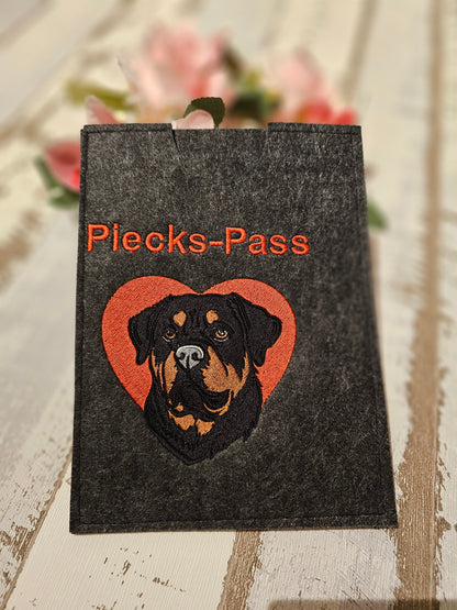 Hüllen für den EU Heimtierausweis und den Impfpass von Haustieren, bestickt mit Wunschmotiv Hund, Katze oder Hase durch die Pfötchenboutique