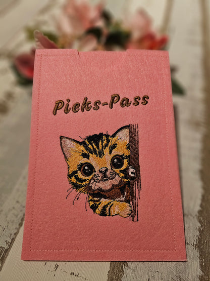 Hüllen für den EU Heimtierausweis und den Impfpass von Haustieren, bestickt mit Wunschmotiv Hund, Katze oder Hase durch die Pfötchenboutique
