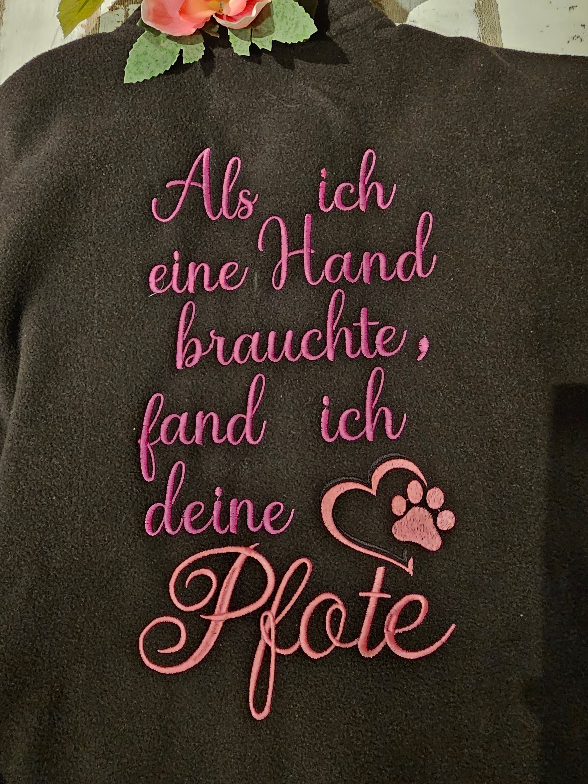 Bestickte Jacke Gassijacke mit Motin Als ich eine Hand brauchte, fand ich Deine Pfote" Geschenkidee durch die Pfötchenboutique