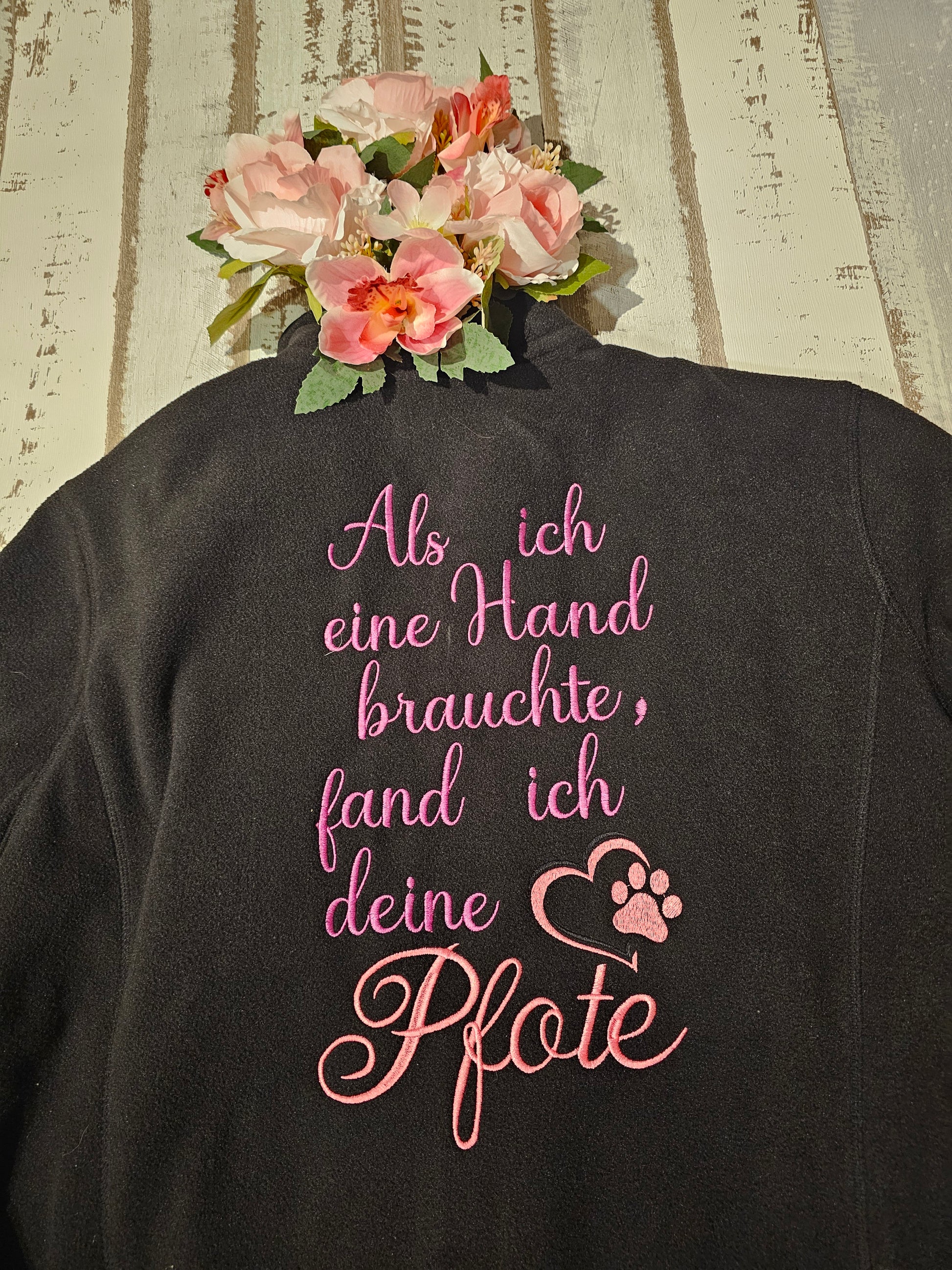 Bestickte Jacke Gassijacke mit Motin Als ich eine Hand brauchte, fand ich Deine Pfote" Geschenkidee durch die Pfötchenboutique
