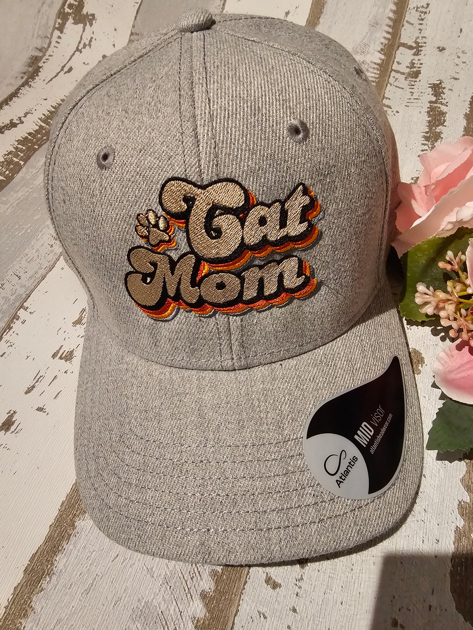 Bestickte Cappy mit dem Motiv "Cat mom" individualisierte Geschenkidee der Pfötchenboutique