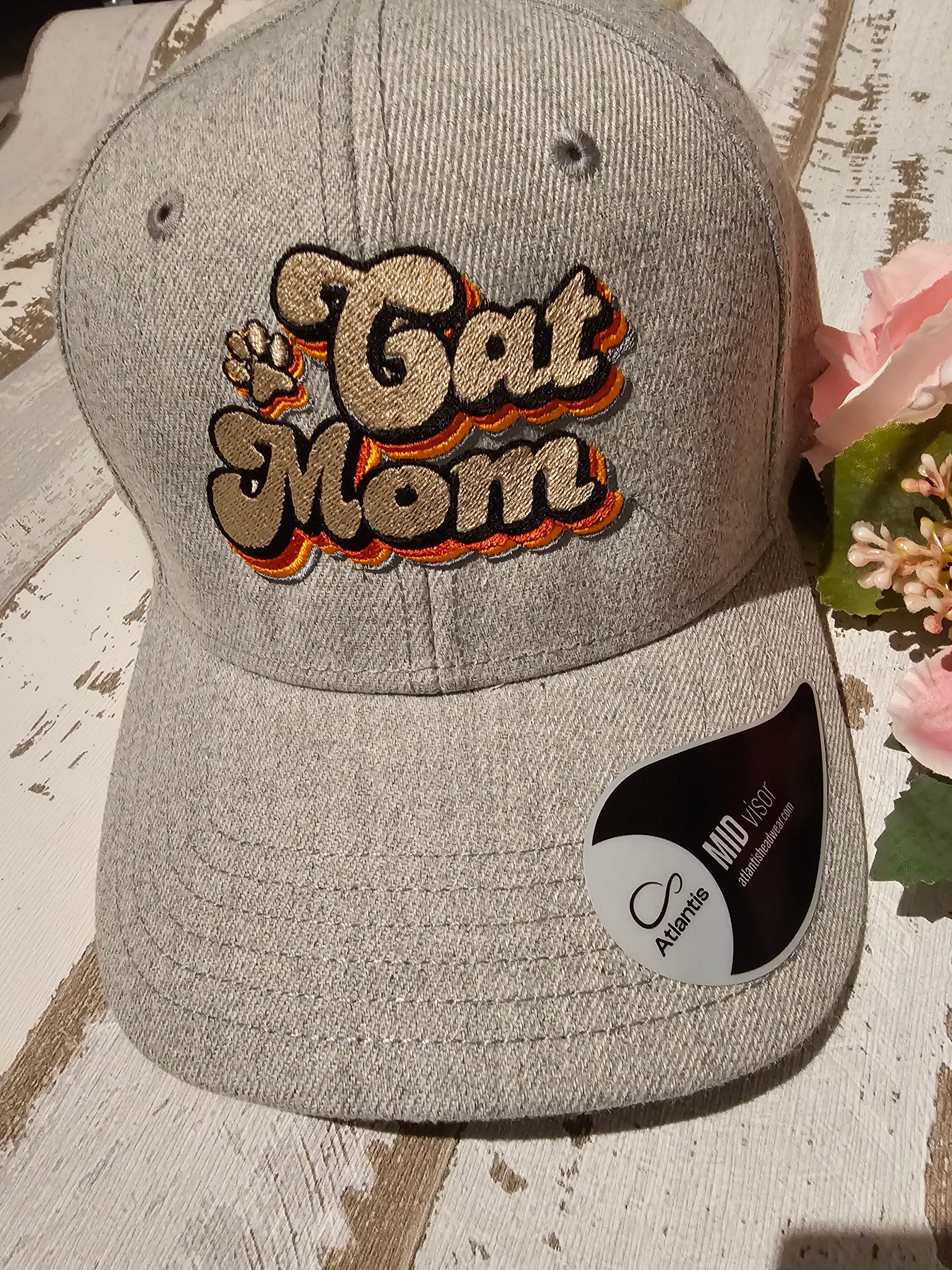 Bestickte Cappy mit dem Motiv "Cat mom" individualisierte Geschenkidee der Pfötchenboutique
