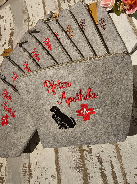 Bestickte Tasche "Pfotenapotheke"