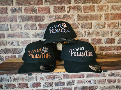 Cap mit Bestickung: "Stay Pawsitive"