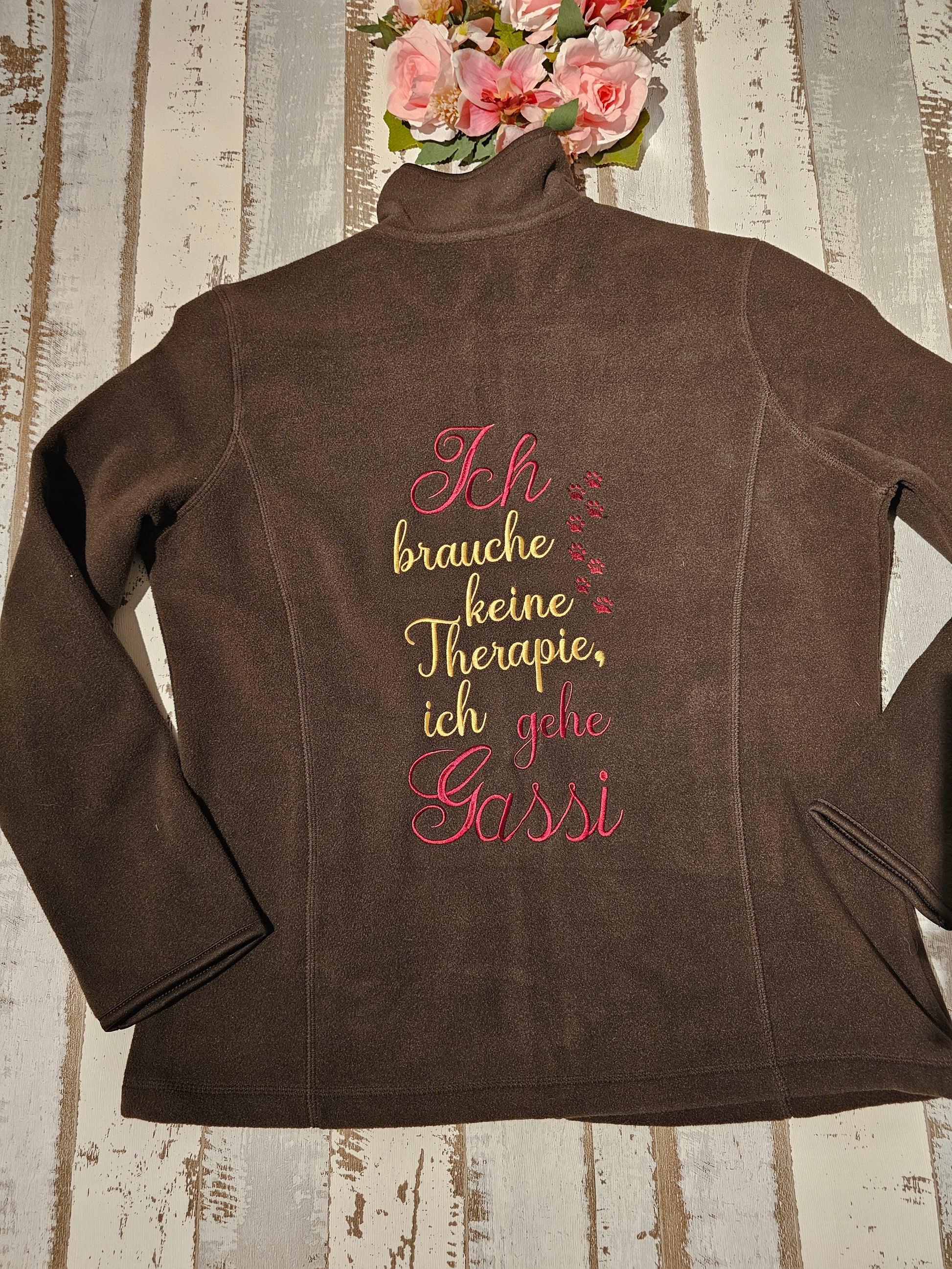 Bestickte Gassijacke "Ich brauche keine Therapie ich gehe Gassi" der Pfötchenboutique