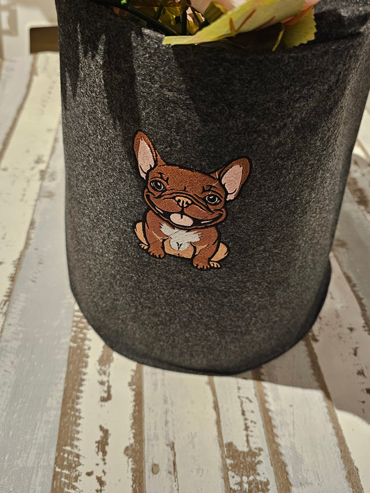 Spielzeugkorb für Hunde bestickt mit dem Motiv French Bulldog durch die Pfötchenboutique