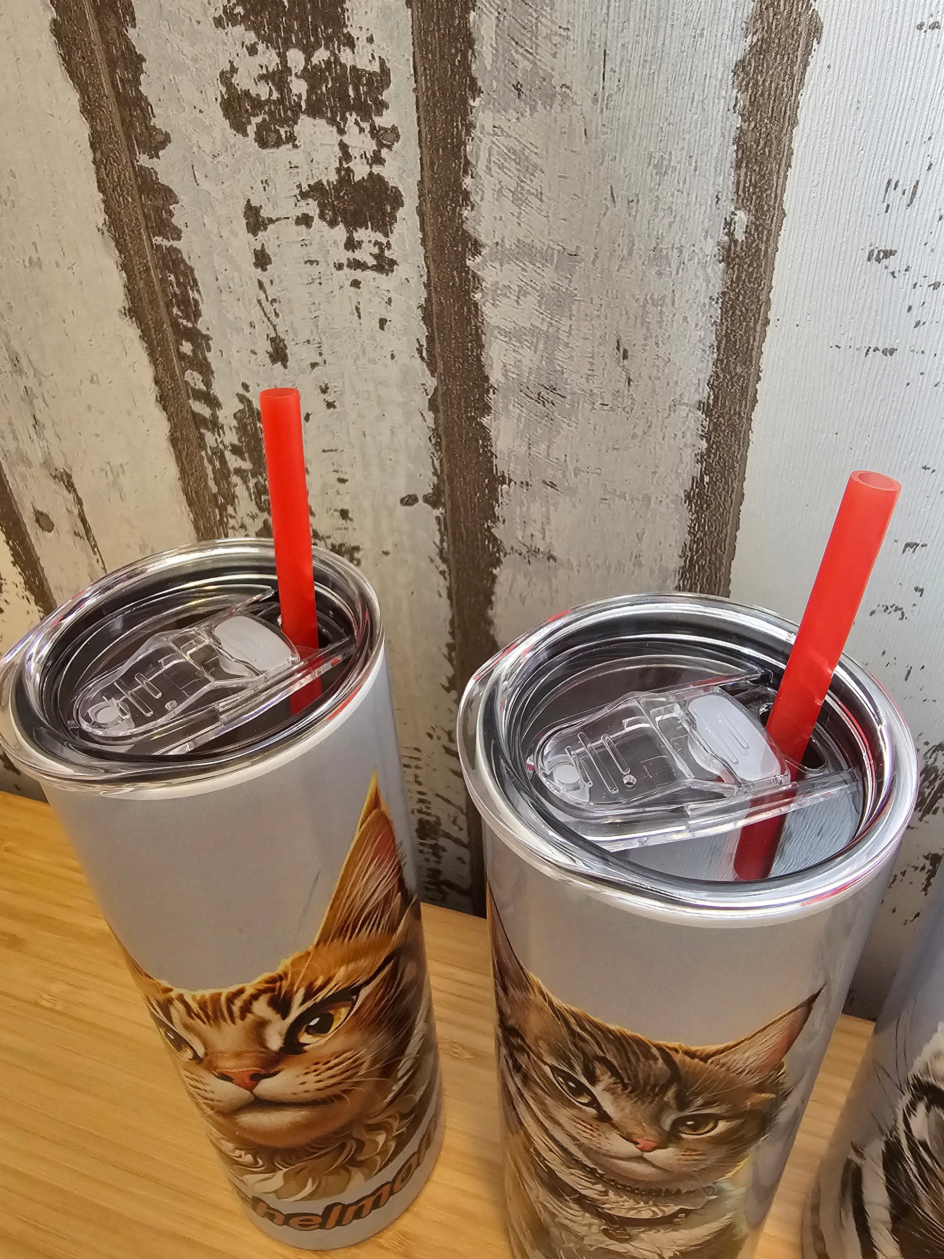 Tumbler bzw Becher für Kaltgetränke mit Wunschmotiv Hund oder Katze, designed durch die Pfötchenboutique