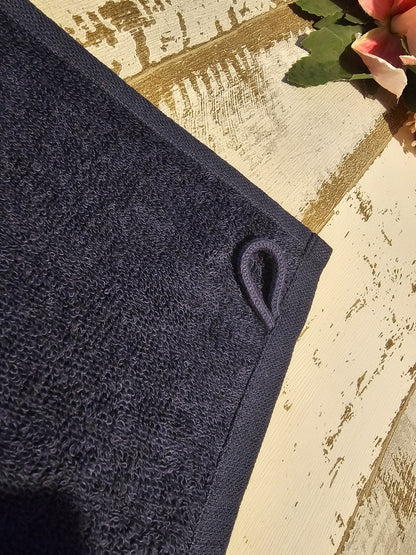 Handtuch bestickt mit der Aufschrift "Manueller Felltrockner" für Haustiere. Bestickt von der Pfötchenboutique